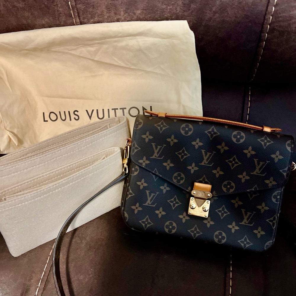 Louis Vuitton Monogram Pochette Metis